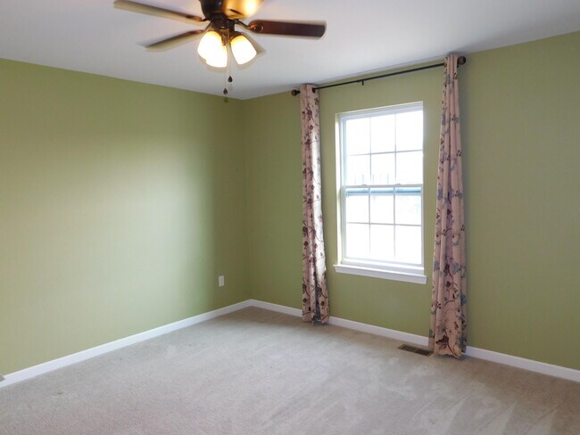 Building Photo - 4251 Lilac Ln