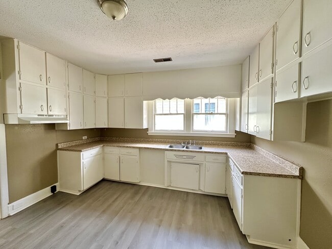 Building Photo - 1204 15th Way SW
