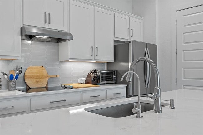 Building Photo - 16913 Adoro Dr