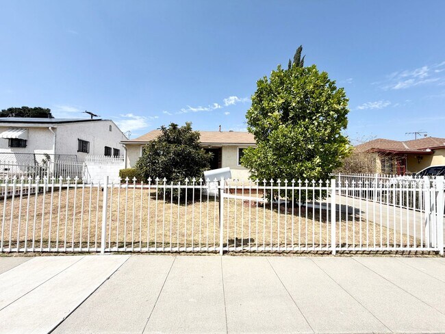 Building Photo - ***Gated 3 bed 2 bath House in Monterey Park***