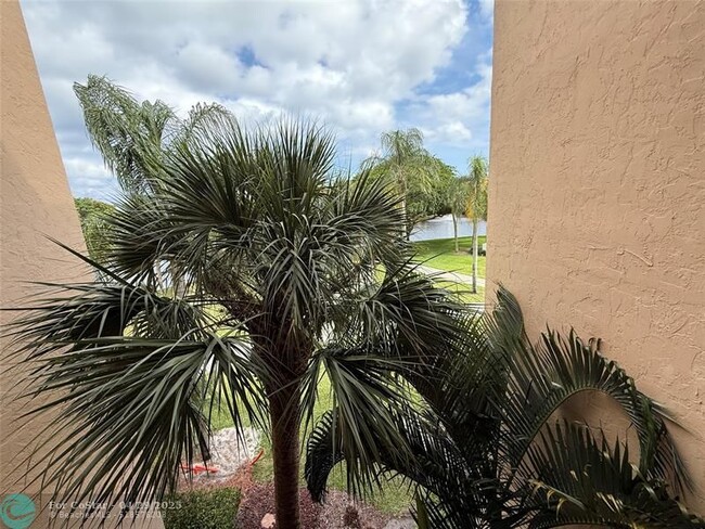 Building Photo - 950 Egret Cir