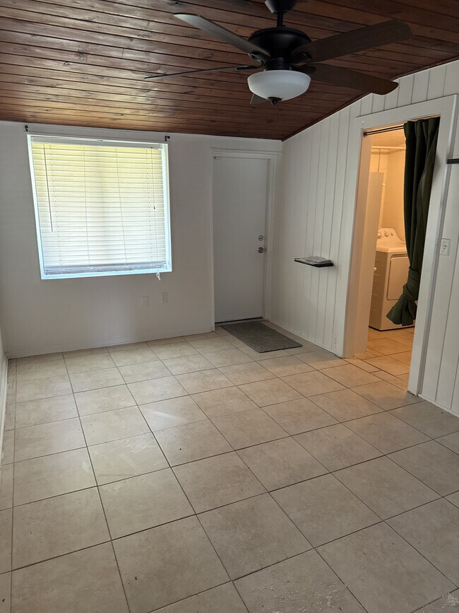 Building Photo - 1208 Crescent St