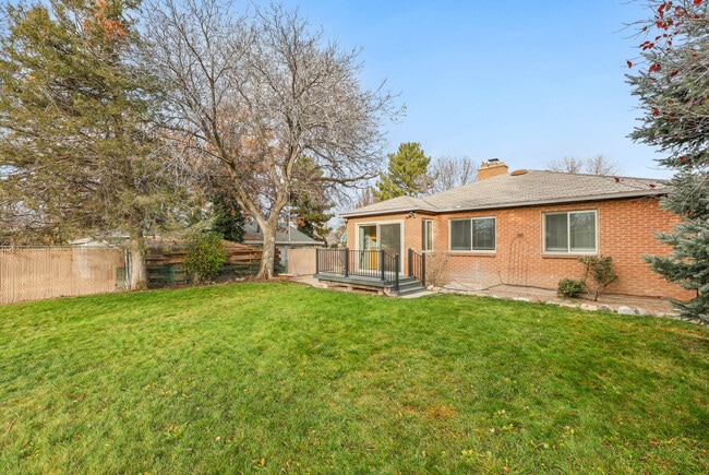 Building Photo - 2576 E Wren Rd