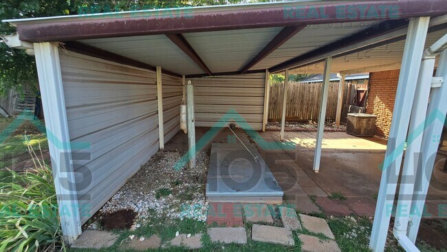 Building Photo - 3 Bed 2 Bath with ALL the Amenities!