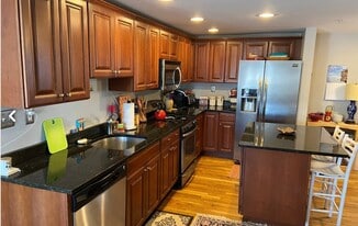 Building Photo - 19 Railroad St