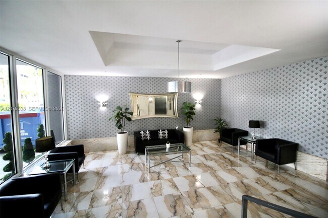 Building Photo - 1255 Collins Ave