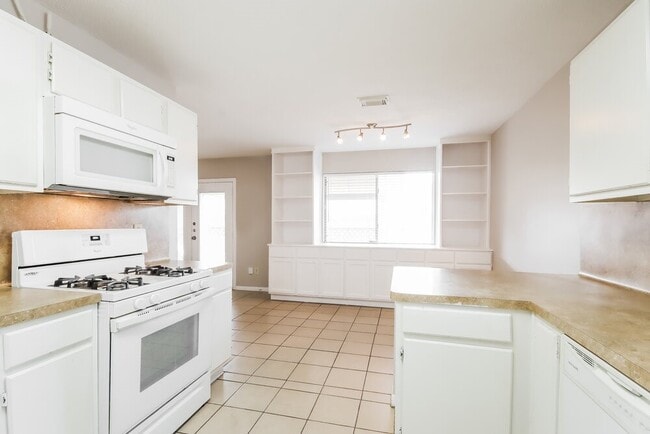 Building Photo - 29127 Waltham St