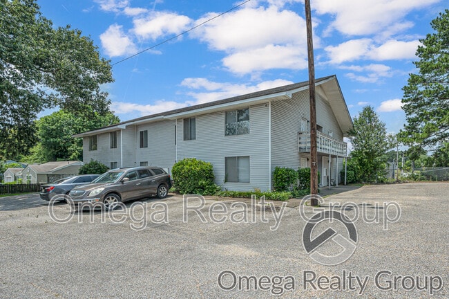 Building Photo - 2901 18th Ave