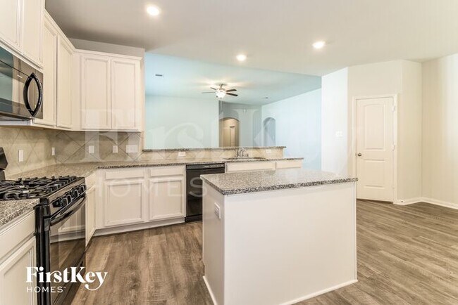 Building Photo - 131 Lk Wy Cir