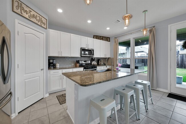 Building Photo - 1127 Littleton Ct