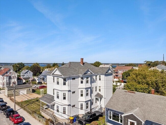 Building Photo - 576 Slade St