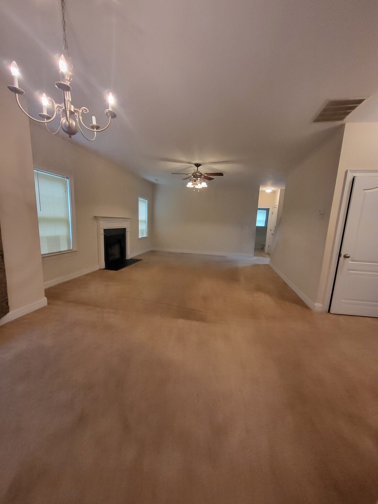 Building Photo - 316 Yorkshire Trce