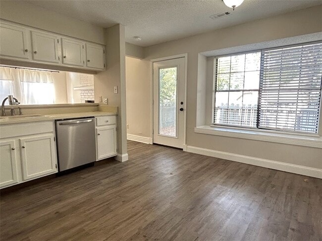 Building Photo - 4052 N Abington Ct