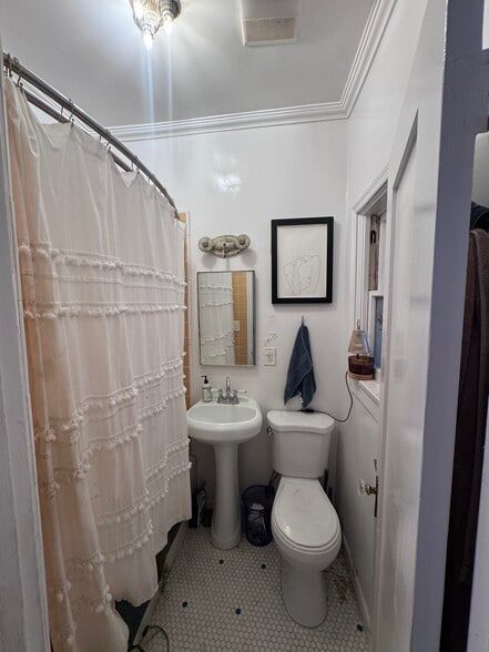 Building Photo - 3360 Descanso Dr