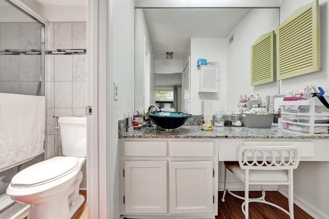 Building Photo - 9840 Pineapple Tree Dr