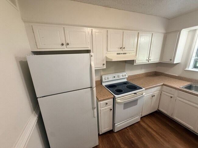 Building Photo - 5805 Hunting Ridge Ln