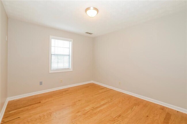 Building Photo - 1881 Rose Garden Ln