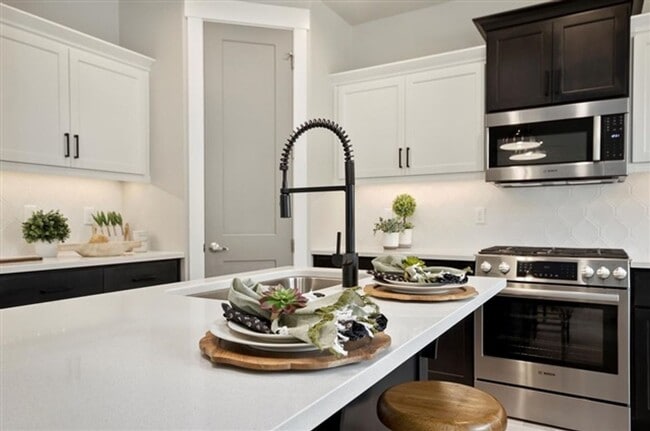 Building Photo - BRAND NEW HOME!!  4 Bedrooms, 3 Baths, Large Open Floor Plan!  Perfect Location, Must See!