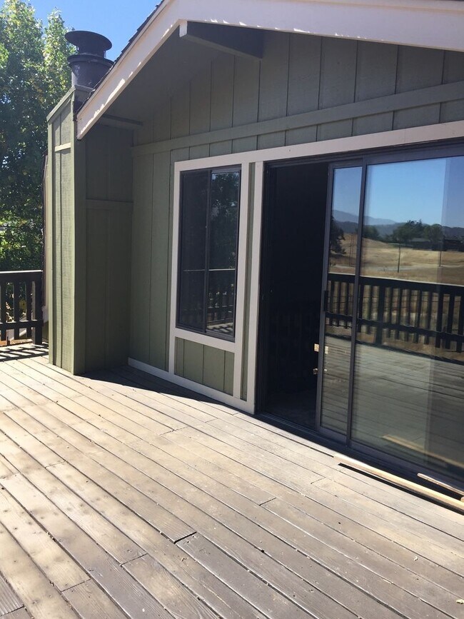 Building Photo - 2 BEDROOM 2 BATH+ LOFT - 1 ACRE - UNFURNISHED or FURNISHED