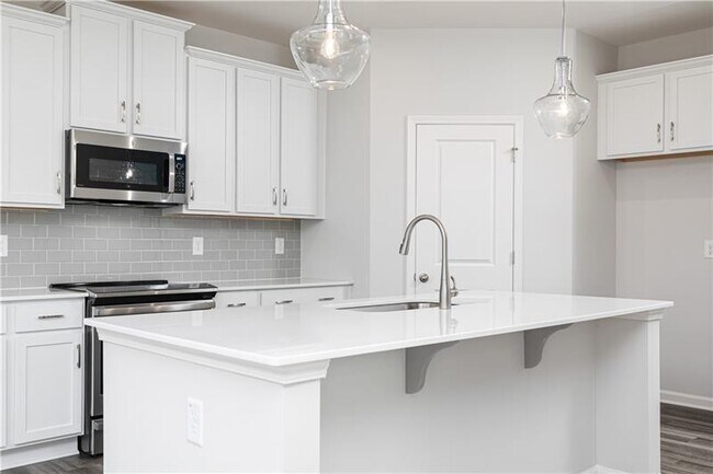 Building Photo - 3065 Cambridge Ml St