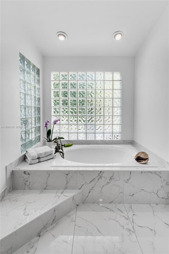 Building Photo - 4072 Park Ave