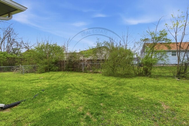 Building Photo - Two Bedroom Ranch Duplex in Hermitage with Updates and on Special!