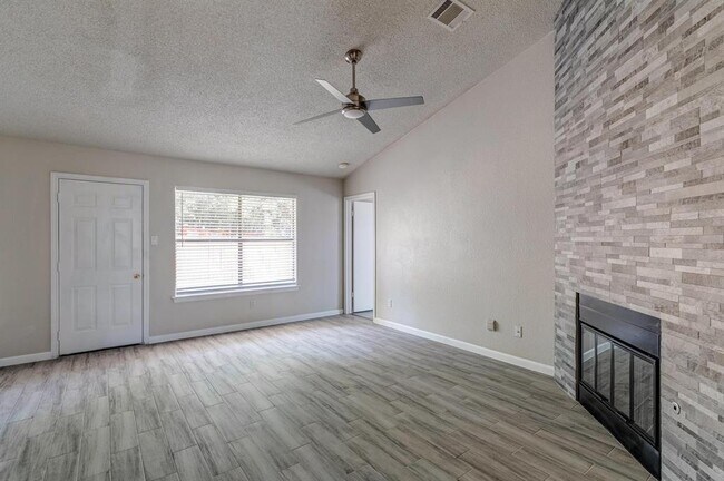 Building Photo - 3401 Larkspur Way