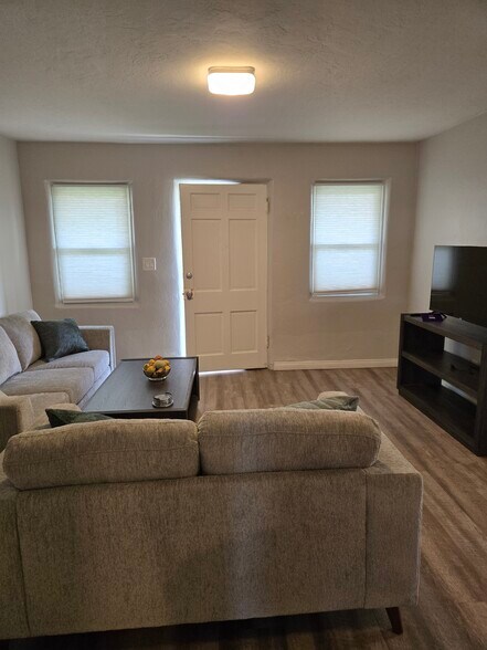 Building Photo - 7219 Mohawk St