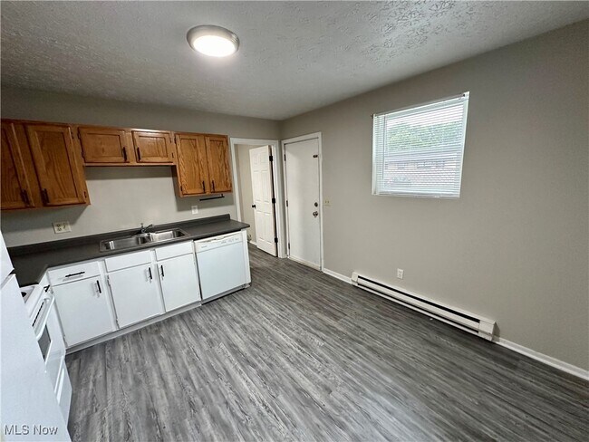 Building Photo - 221 Brunswick Dr