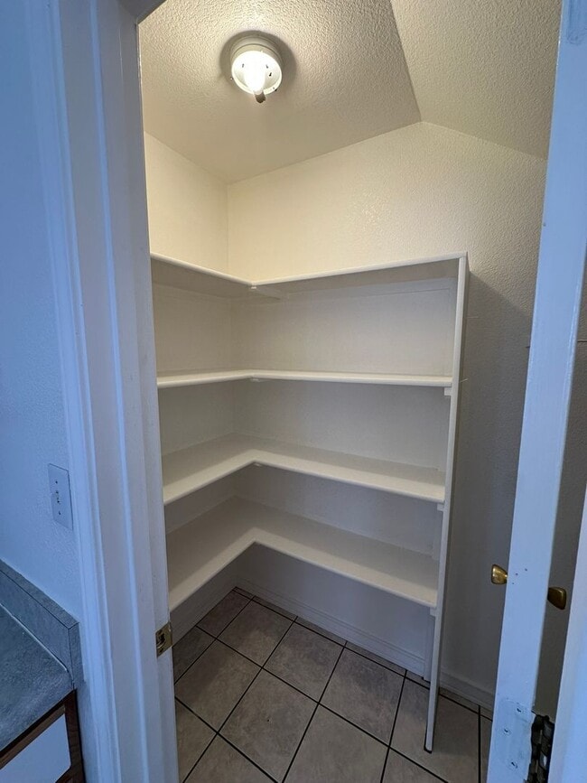 Building Photo - 3503 Northpointe Dr