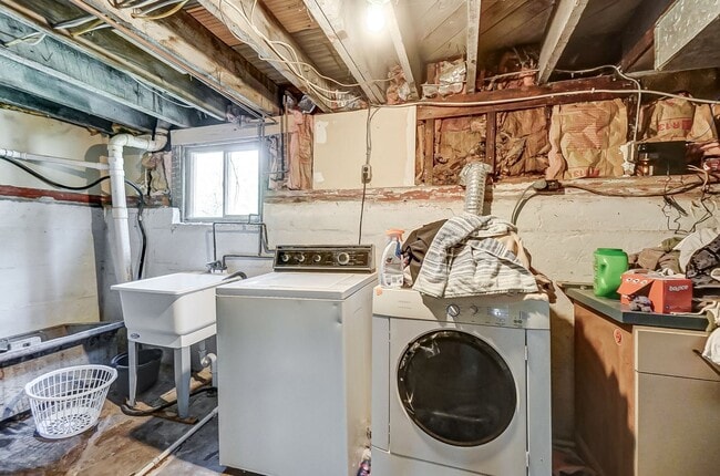 Building Photo - Charming 3-bedroom, 1.5-bathroom