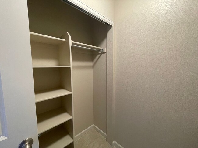 Building Photo - Luxurious 3 Bedroom 2.5 Bathroom House in ...