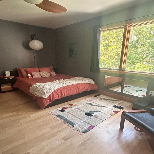 third floor rear bedroom - 5047 Hazel Ave