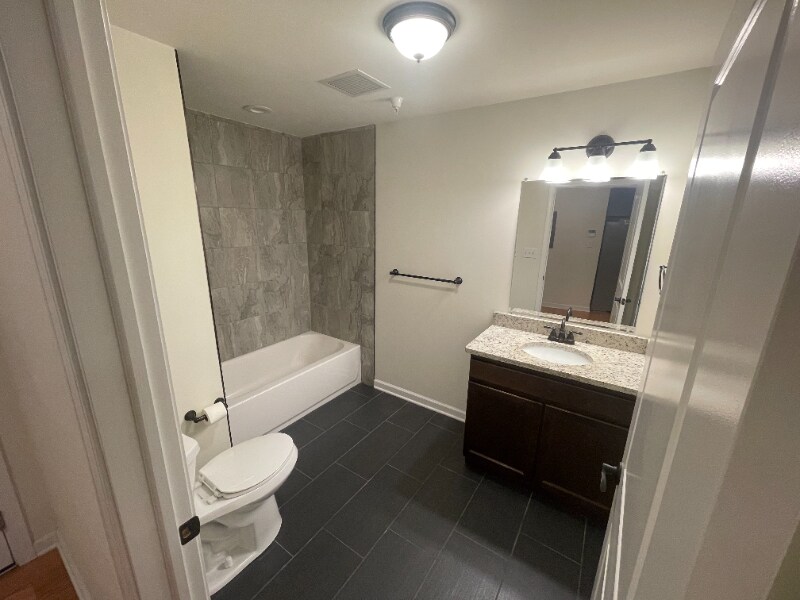 Building Photo - 99 Pine St