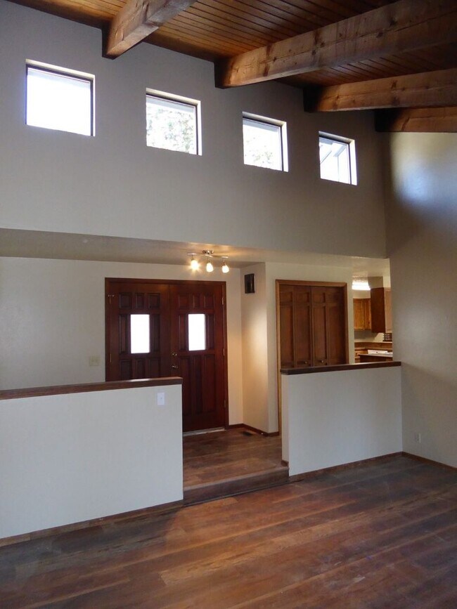 Building Photo - 61591 SE Orion Dr