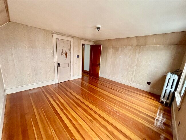 Building Photo - 19 Forest Ave