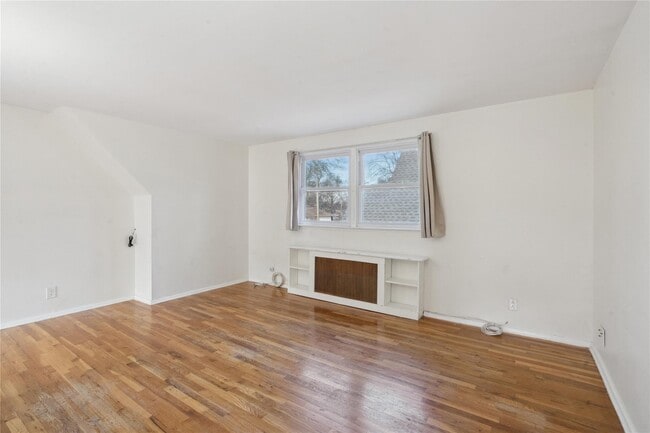Building Photo - 316 New Hyde Park Rd