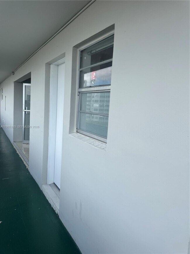 Building Photo - 1780 NE 191st St