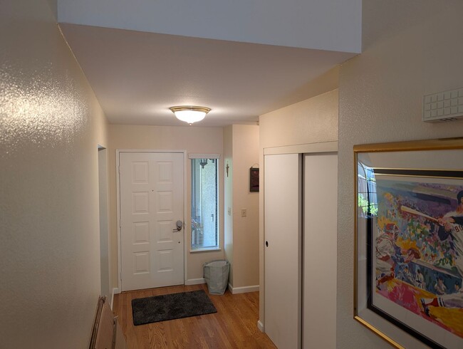 Building Photo - Rare 2/2 Bancroft Village Townhouse Availa...