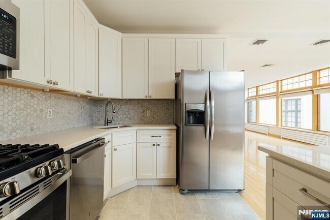 Building Photo - 30 Park Ave