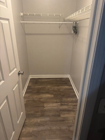 Building Photo - 825 Bitternut Dr