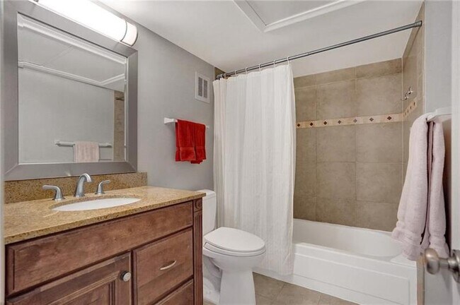 Building Photo - 12 NE 20th Ct