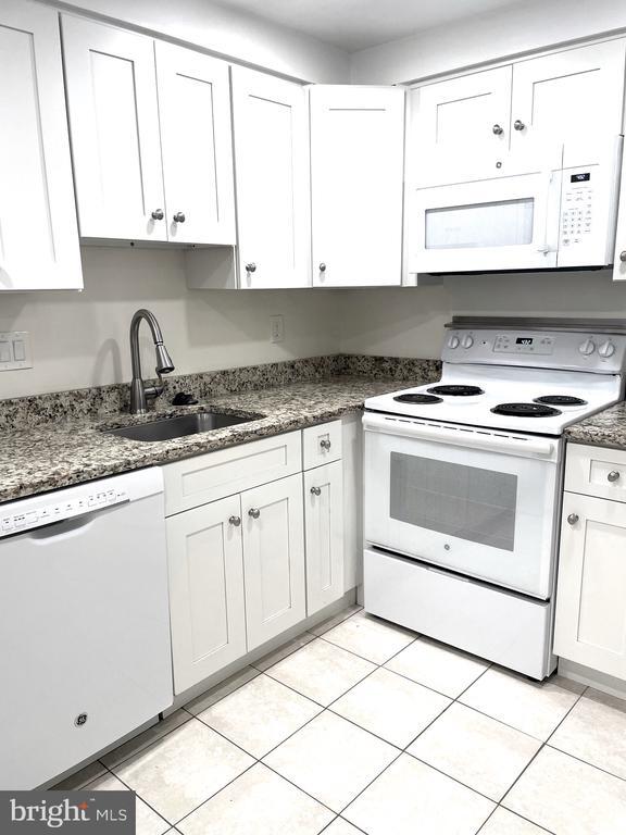 Building Photo - 7651 Tremayne Pl
