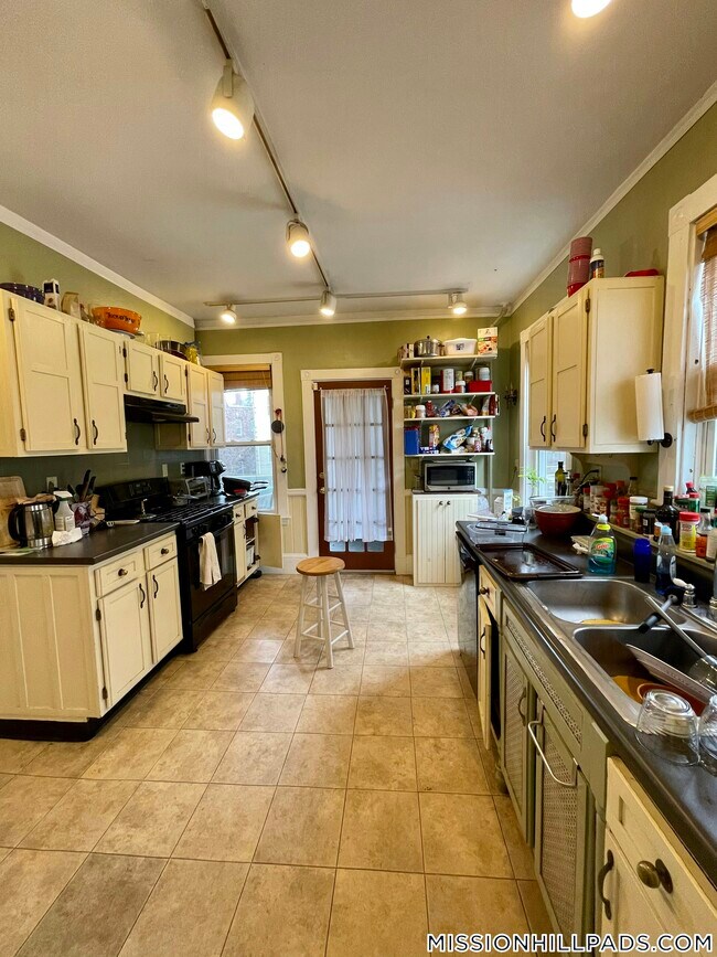 Building Photo - 12 Oswald St