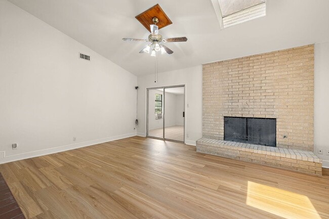 Building Photo - 403 Flournoy Dr