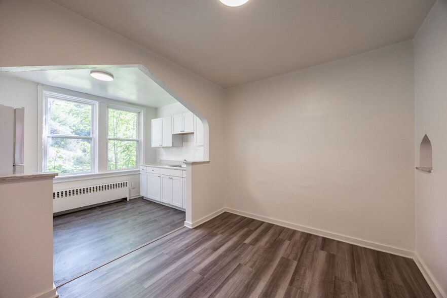 Building Photo - 2040 Brownsville Rd