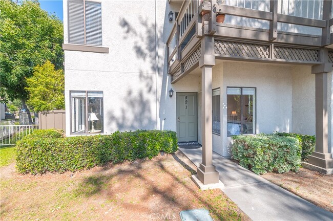Building Photo - 22757 Lakeway Dr