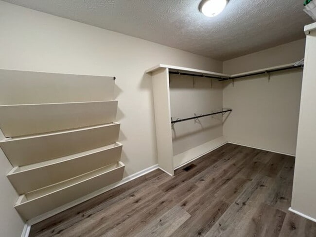 Building Photo - Roomy 3 bedroom/2 bath home on 1 acre in Phenix City!