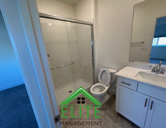 Building Photo - Spacious 5-Bedroom Home with Private In-La...