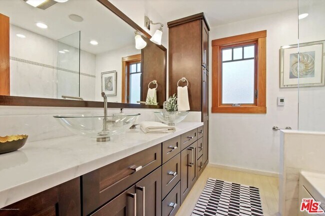 Building Photo - 130 S Arroyo Blvd